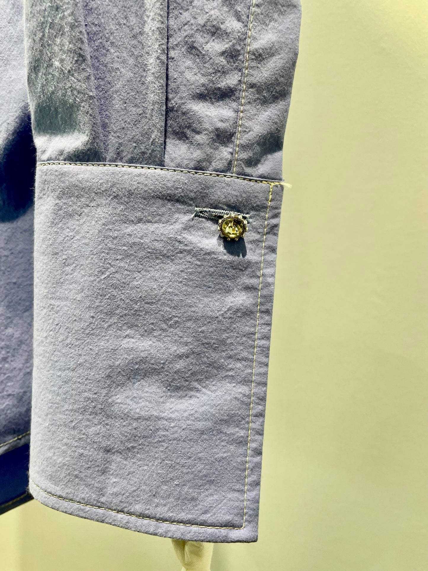 ビジューボタンシャツ