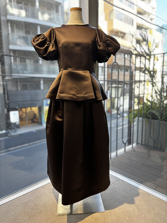 サテンボリュームスカート