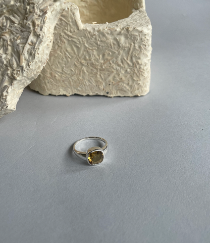 Honey Quartz Square Ring / Silver