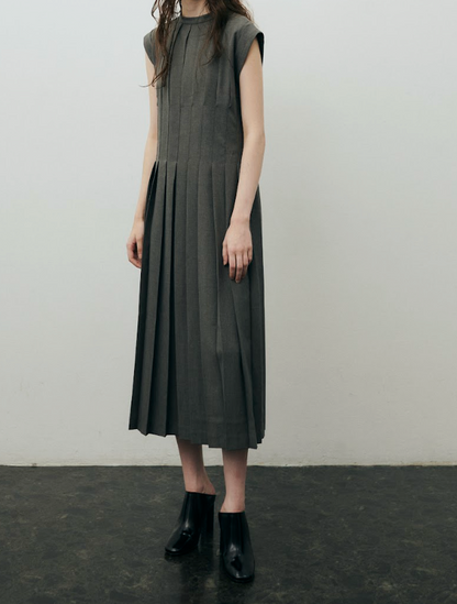 プリーツワンピース