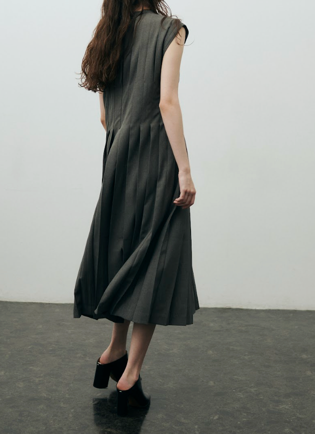 プリーツワンピース