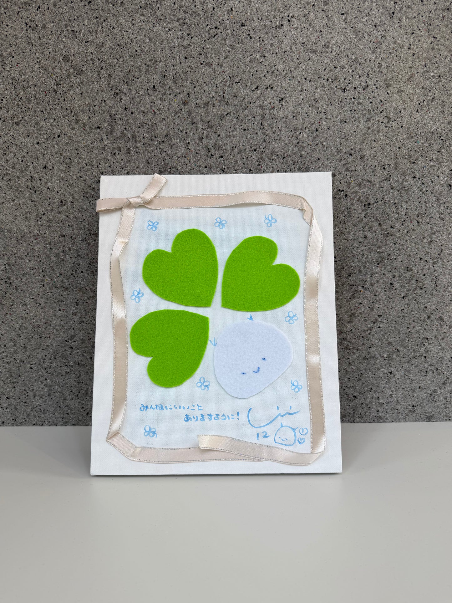 チャリティ手作りアートボード１（ヴィヴィくんとへいわてん）／サイズ（約27×22×厚さ1 cm）